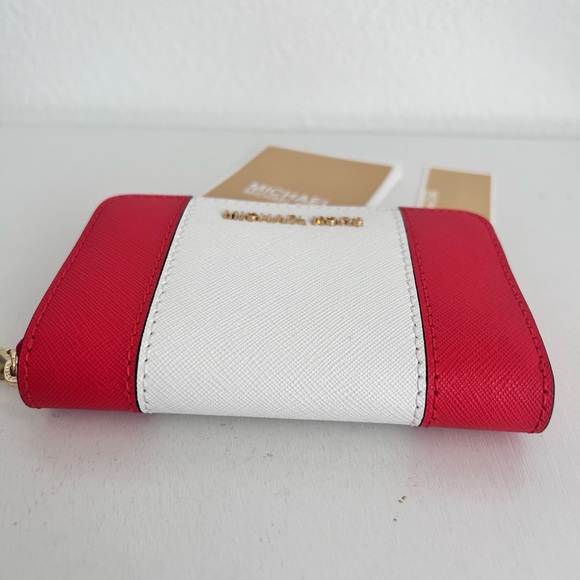 Michael Kors Jet Set Small Zip Around Card Case. COLOR: Spiced Coral/optic White - Picture 7 of 9